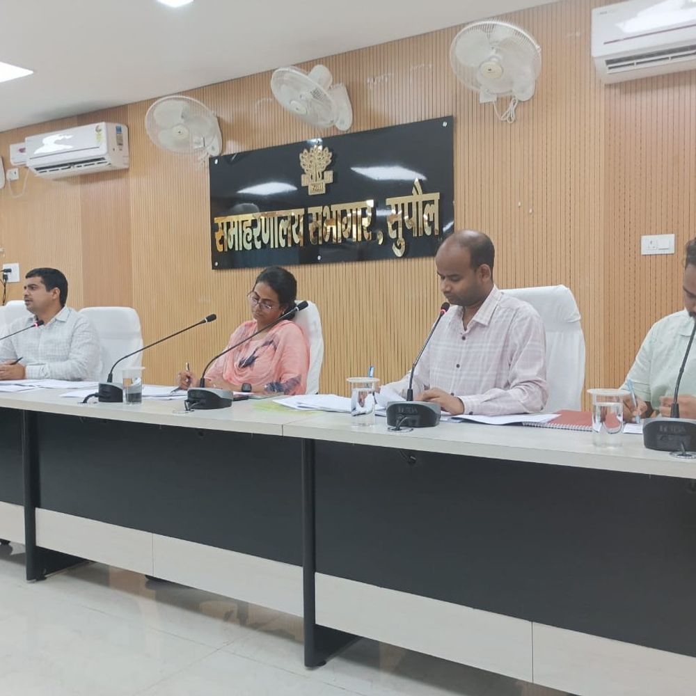 सुपौल में 985 शिक्षकों के एक दिन का वेतन स्थगित:ई-शिक्षाकोष पोर्टल पर उपस्थिति दर्ज नहीं होने पर कार्रवाई, स्कूल मरम्मत के लिए 50-50 हजार आवंटित
