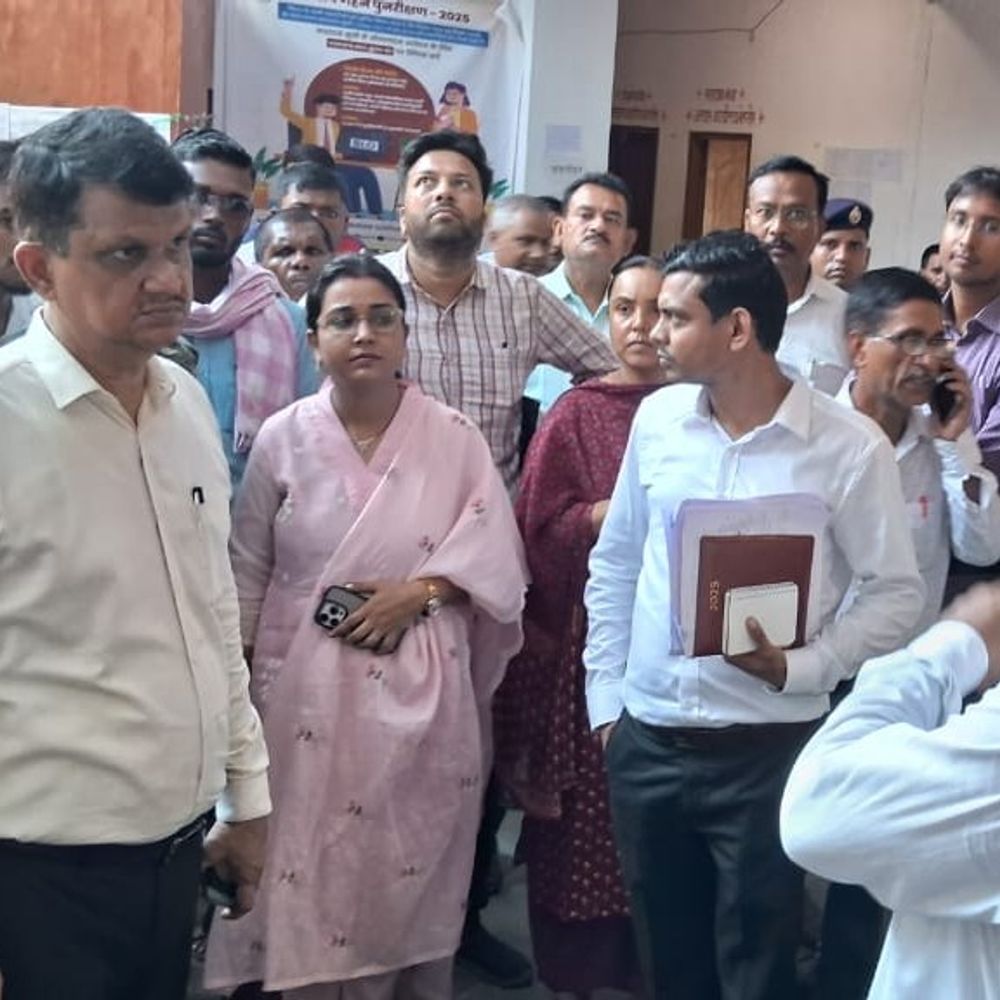 बेलदौर निरीक्षण में खामियां देख भड़के डीएम:स्वास्थ्य केंद्र से लेकर नल-जल योजना तक कई गड़बड़ियां उजागर