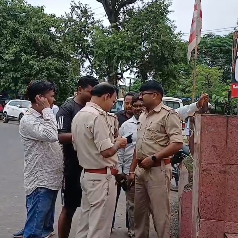 हजारीबाग में महापुरुषों की प्रतिमाओं पर हमला:  नीलांबर-पीतांबर की प्रतिमा का धनुष तोड़ा, दो दिन पहले भी मूर्ति की गई थी खंडित – Hazaribagh News