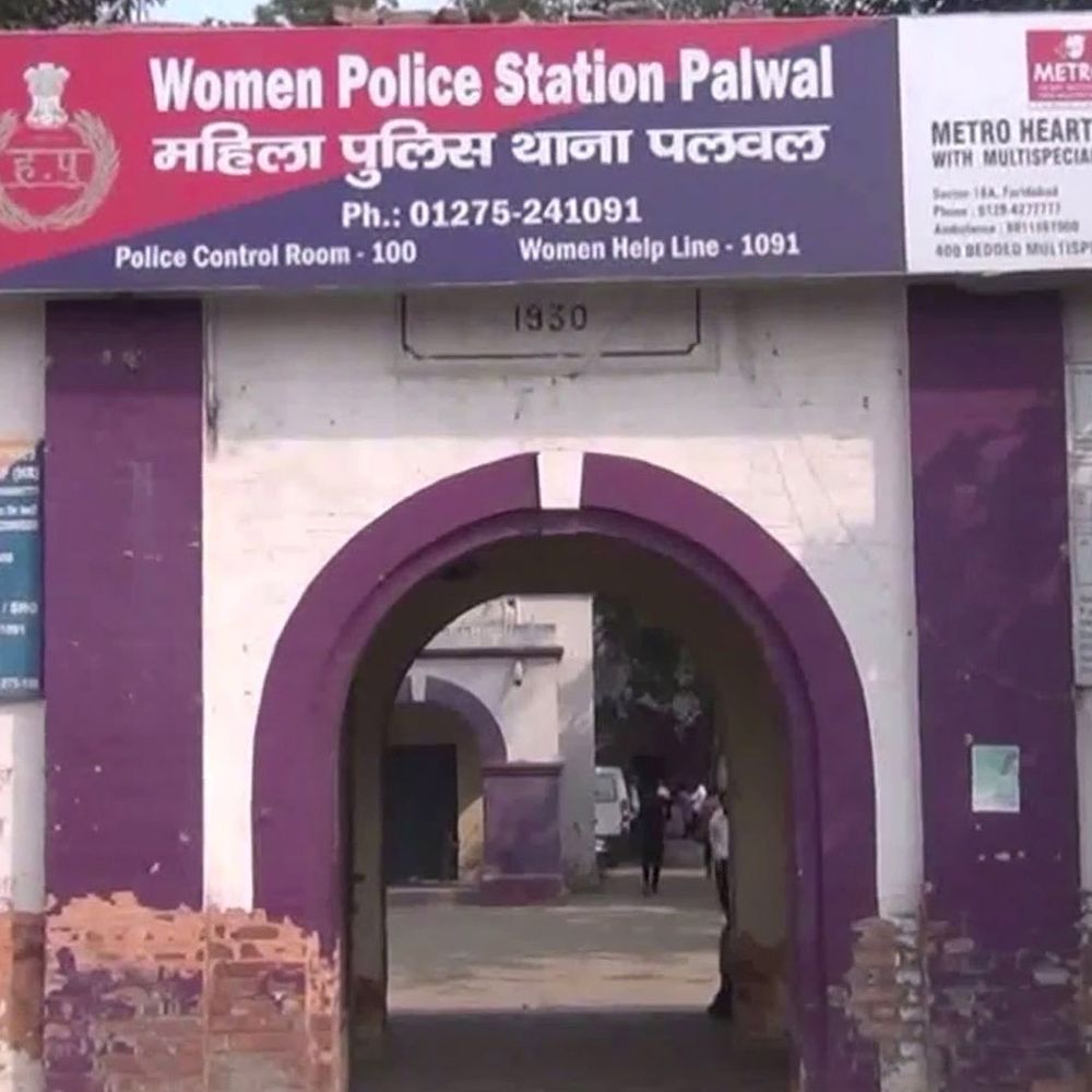 पलवल में विवाहिता को घर से निकाला:  पति पर अप्राकृतिक संबंध और ससुर-देवर पर छेड़खानी का आरोप; गाड़ी-पैसों की मांग – Palwal News