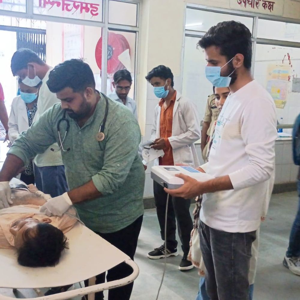 बिजनौर में दो बाइकों की भिड़ंत, स्कूल प्रबंधक की मौत:दो लोग घायल, स्कूल से घर लौटते समय हुआ हादसा
