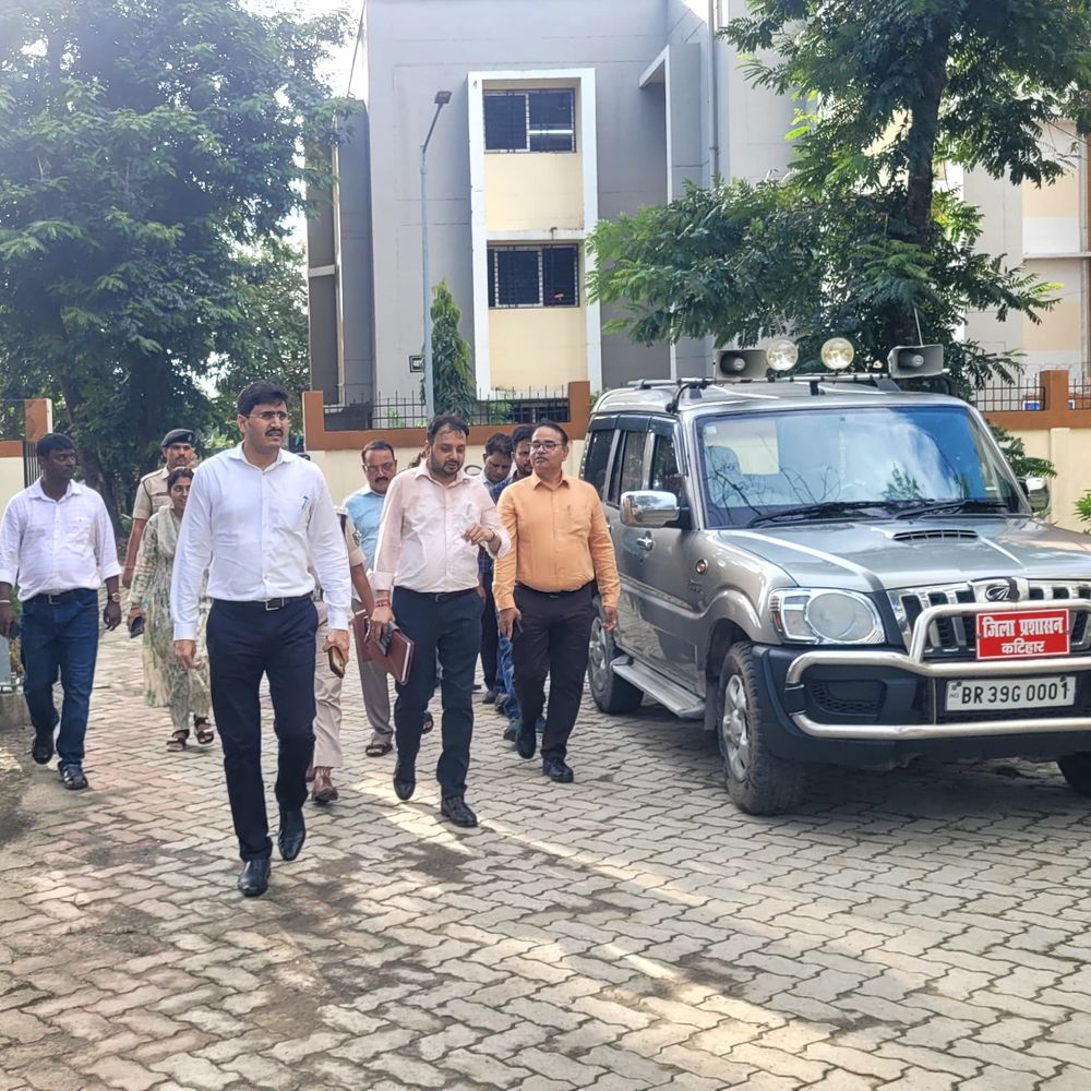कटिहार के आश्रय गृह का डीएम ने किया दौरा:बच्चों की सुरक्षा बढ़ाने और पढ़ाई की व्यवस्था के दिए निर्देश