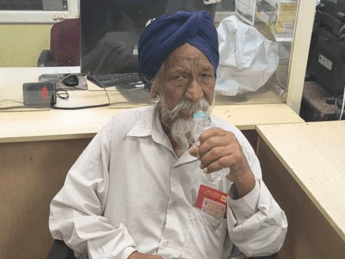 लुधियाना में बैंककर्मियों ने दो ठगों को पकड़ा:  बुजुर्ग को बातों में लगाकर थैले से कैश निकाला, कर्मचारियों ने देखा – Jagraon News