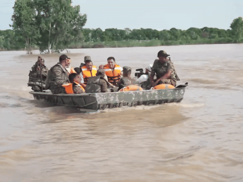 पंजाब में बाढ़ का जायजा लेने पहुंचे अरविंद केजरीवाल:बोले- केंद्र भी करे मदद, सभी को मुआवजा देंगे; CM मान की तबीयत खराब है