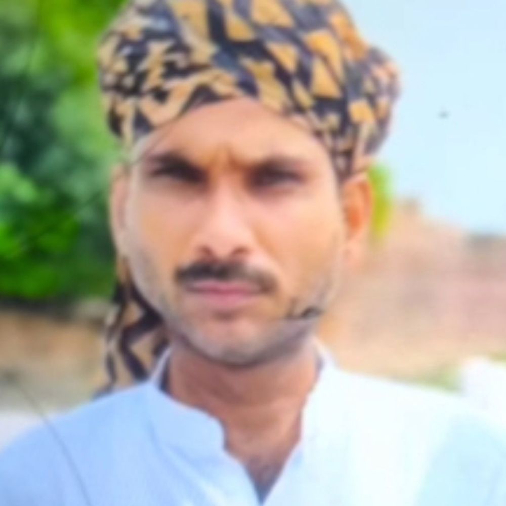 बिजली फॉल्ट ठीक करते समय लाइनमैन की मौत:मिर्जापुर में सीढ़ी से फिसलकर गिरा, सिर में आई गंभीर चोट
