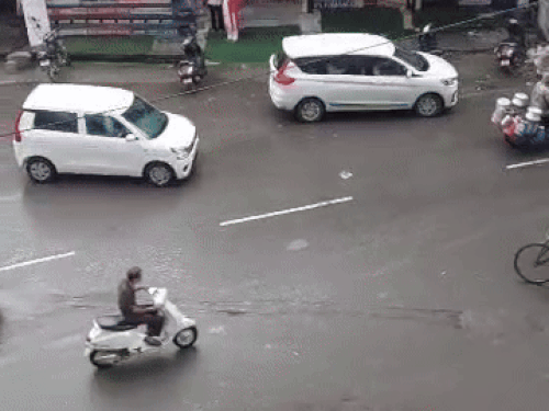 रोहतक में 24 घंटे में 67 एमएम बारिश:कई क्षेत्रों में भरा पानी, लोगों को हो रही परेशानी, दिनभर रूक रूक हुई बारिश