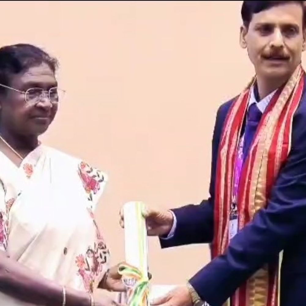 खगड़िया के अवधेश कुमार झा को राष्ट्रपति किया सम्मानित:मिला राष्ट्रीय शिक्षक पुरस्कार ,​​​​​​दिल्ली में सर्वोदय सह शिक्षा विद्यालय में हैं प्रिंसिपल