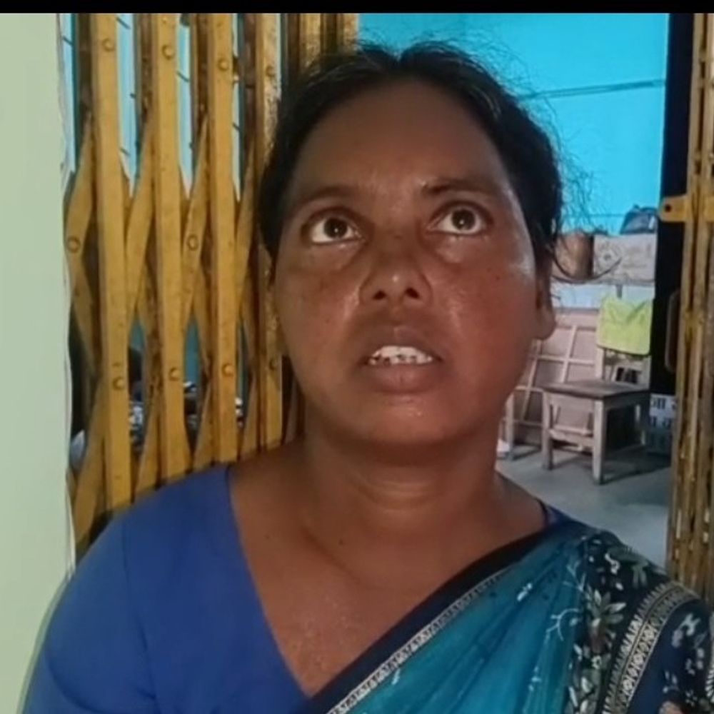 चाईबासा में दिनदहाड़े महिला से बैग छीना:  300 रुपए का नोट गिराकर की वारदात, मोबाइल-आधार कार्ड और नकदी ले भागा – Chaibasa (West Singhbhum) News