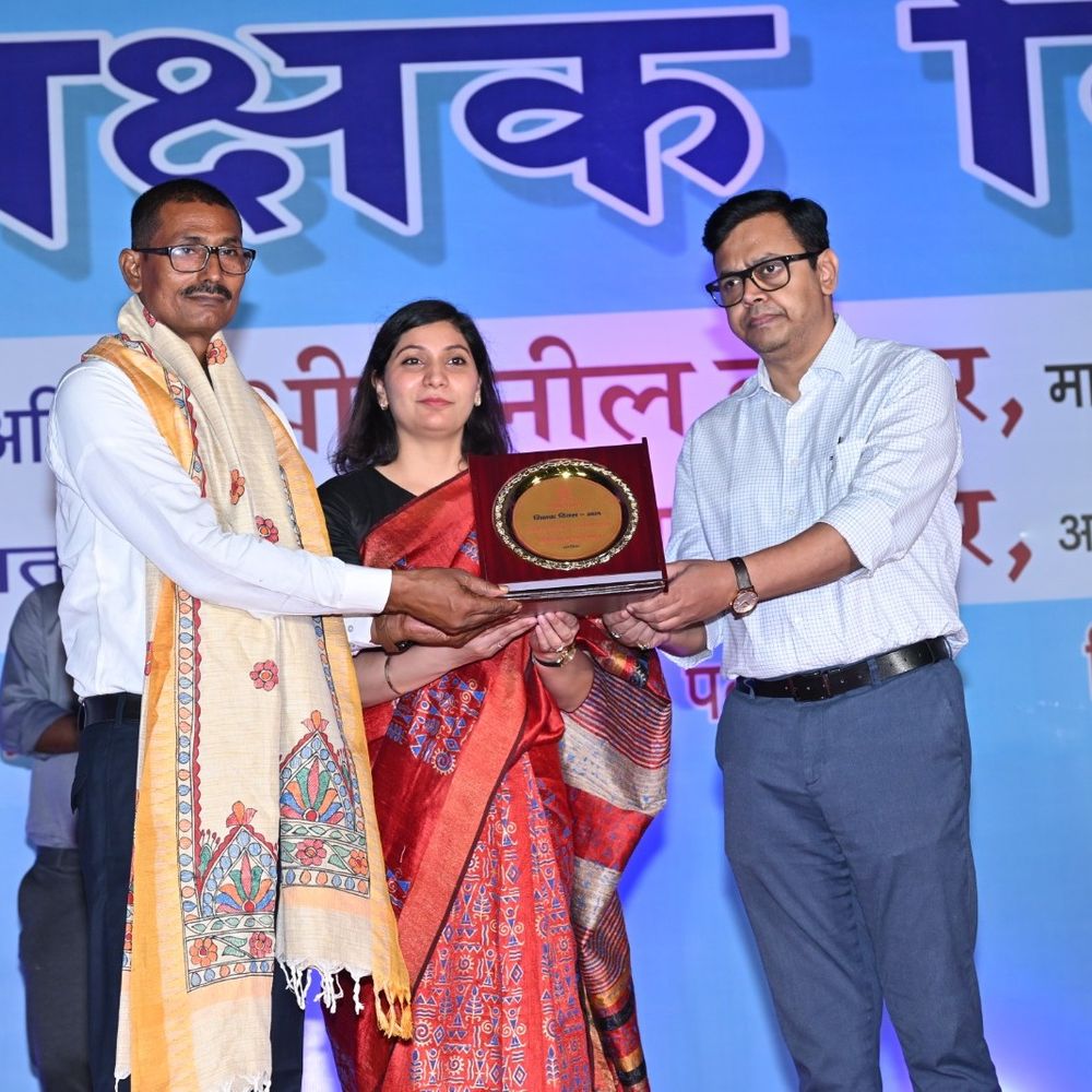खगड़िया के 2 अध्यापकों को मिला राजकीय शिक्षक पुरस्कार:अनुराधा और विजय को शिक्षा मंत्री ने किया सम्मानित, गुणवत्तापूर्ण शिक्षा बढ़ाने पर मिला सम्मान