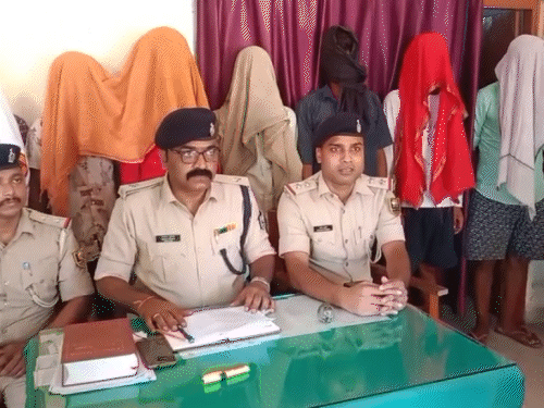 समस्तीपुर में चोरी के सामान के साथ 8 बदमाश गिरफ्तार:बाइक को गैराज में बेच दिया था; गैस सिलेंडर, पानी का मोटर और पंखा बरामद