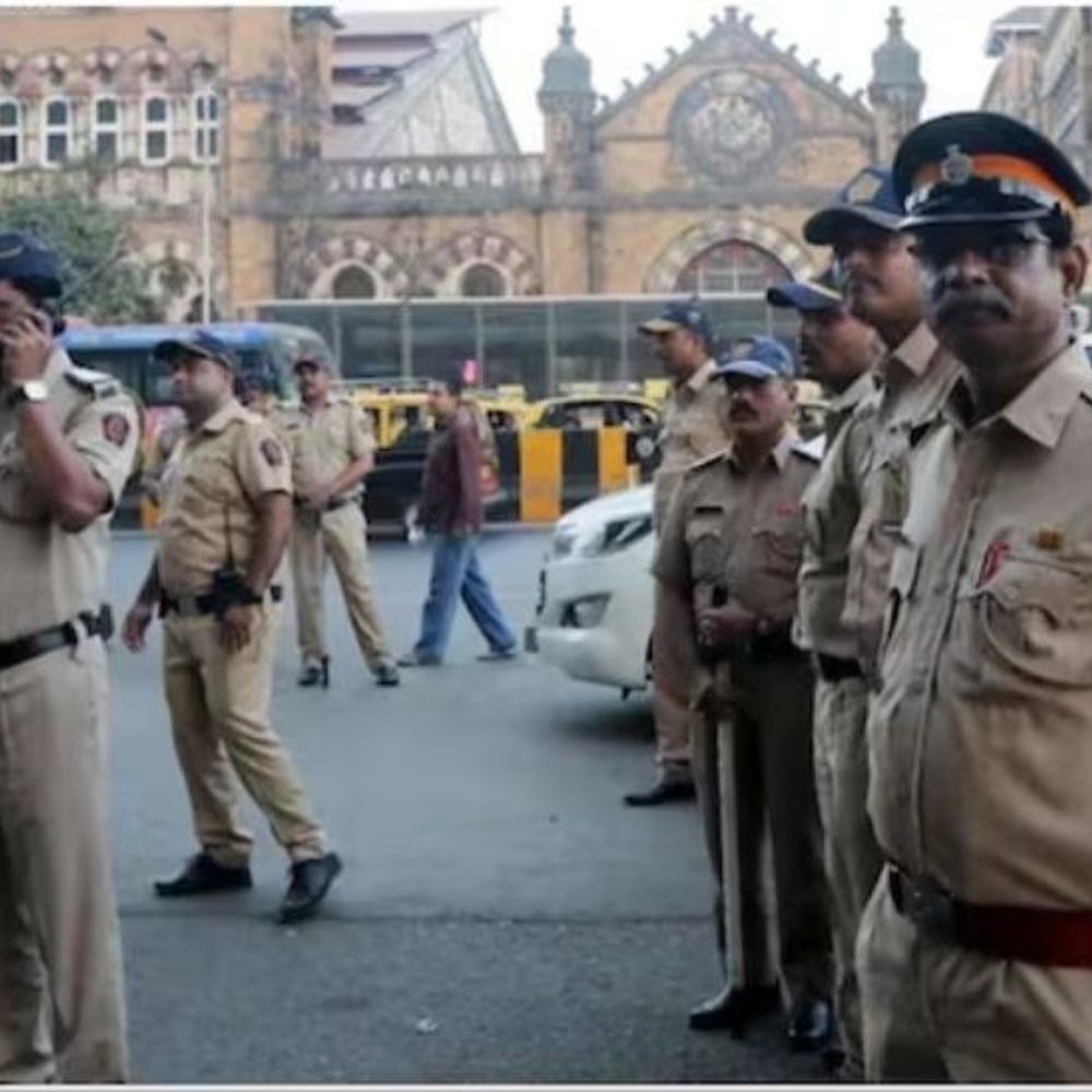 मुंबई में अनंत चतुर्दशी से पहले ब्लास्ट की धमकी:मुंबई पुलिस को वॉट्सएप किया, लिखा- 400kg RDX 34 गाड़ियों में फिट किया