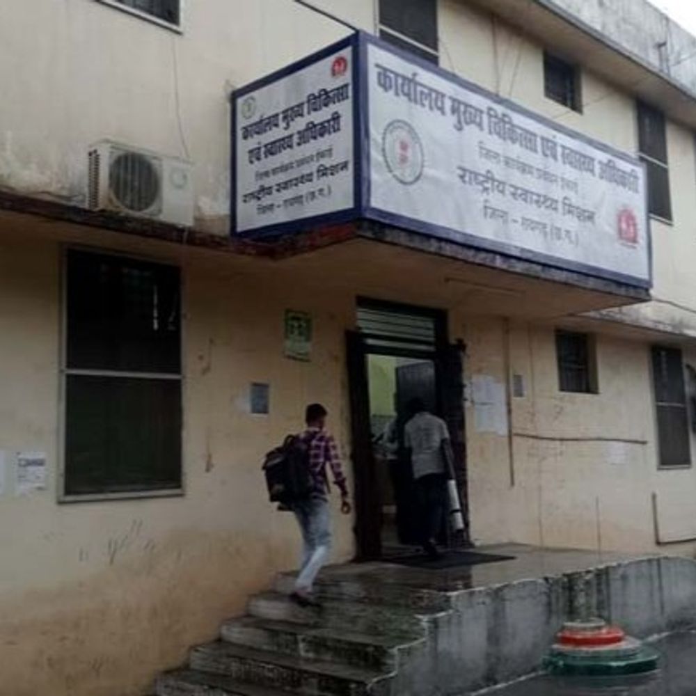 रायगढ़ में सहायक चिकित्सक ने पेश किया फर्जी ट्रांसफर आदेश:  कार्यमुक्त करने पर हुआ खुलासा, CMHO ने कराया FIR – Raigarh News