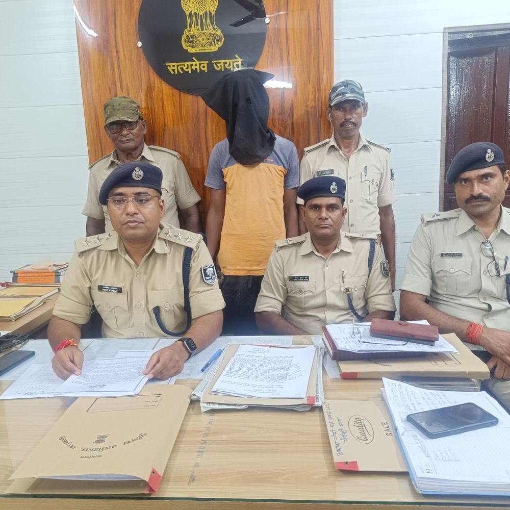 मधुबनी में लूटकांड का आरोपी समेत दो अरेस्ट:2.90 लाख रुपए भी बरामद; बिस्फी हत्याकांड का आरोपी भी गिरफ्तार