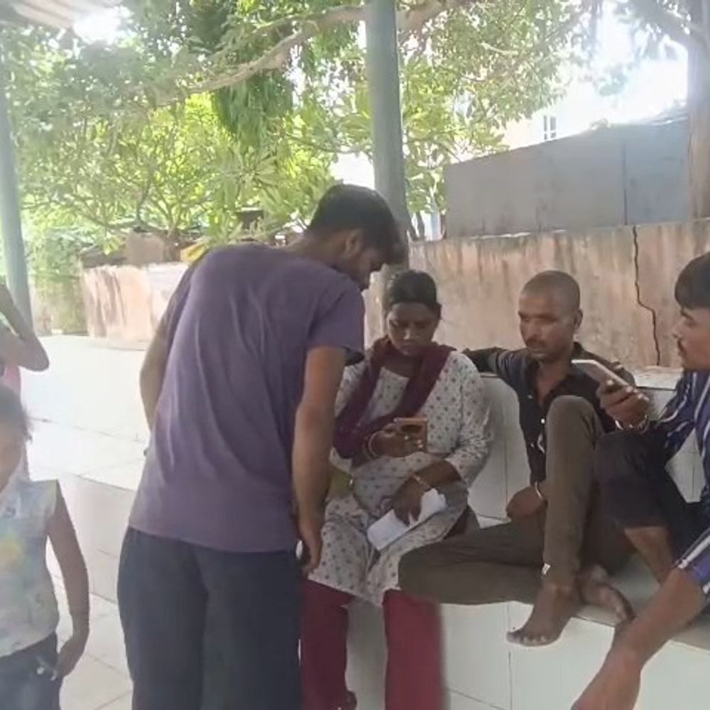 उन्नाव में ई-रिक्शा चालक की मौत:शांति नगर क्रॉसिंग पर मिला शव, ट्रेन से टक्कर लगने से मौत की आशंका