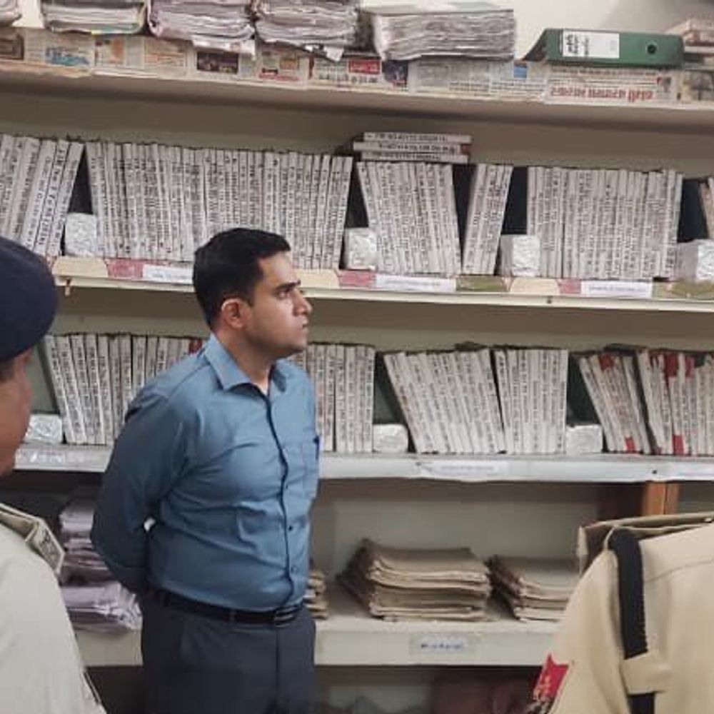 हांसी एसपी का थानों में औचक निरीक्षण:  जनता से सम्मानजनक व्यवहार के निर्देश, वायरलेस कक्ष का गहनता से लिया जायजा – Hansi News