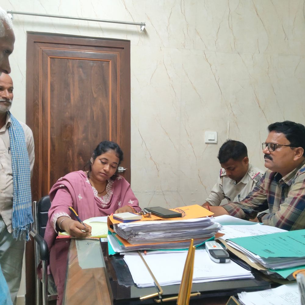 चौथम अंचल में जनता दरबार:राजस्व अधिकारी ने की अध्यक्षता, जमीन विवादों के नए और पुराने मामलों की सुनवाई