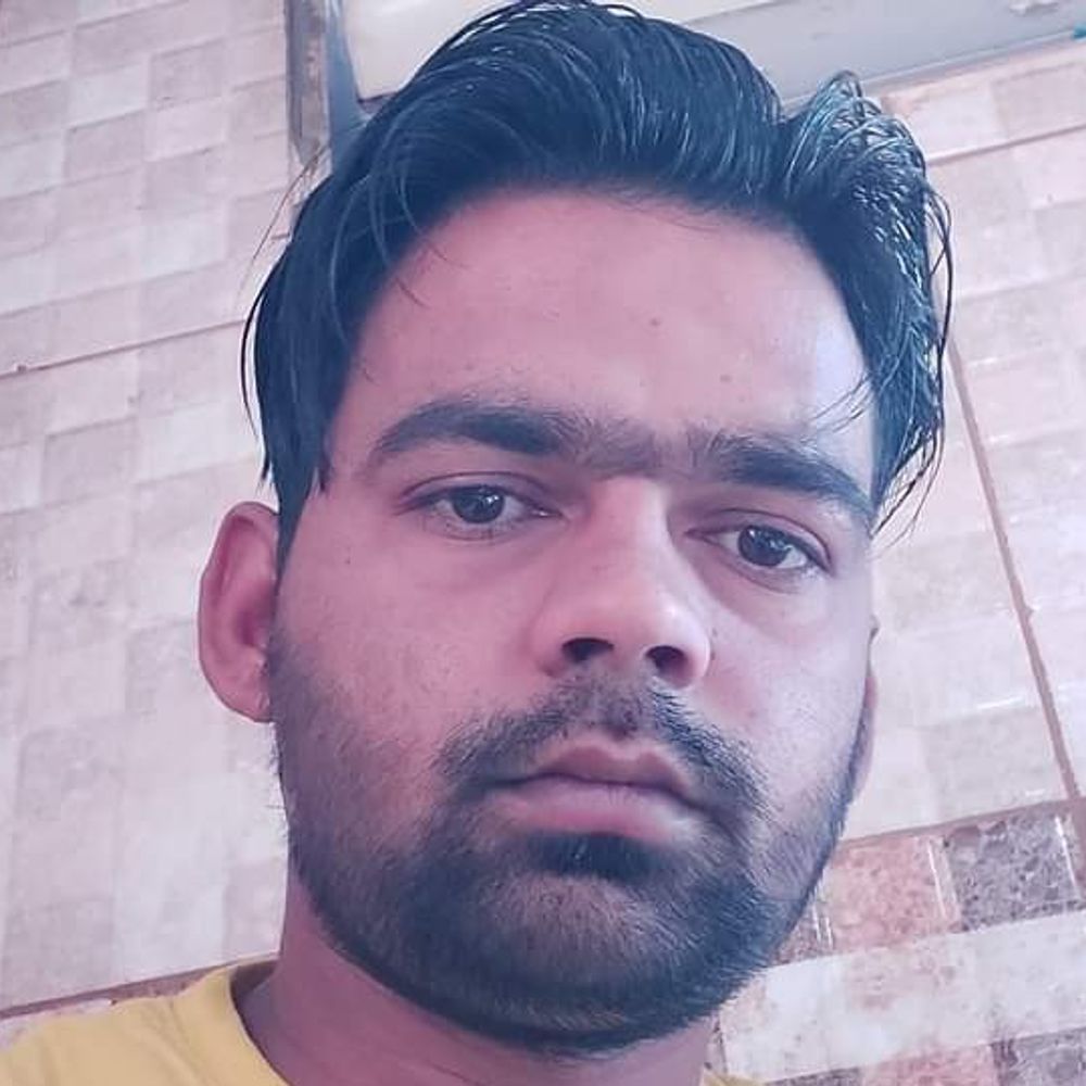 रामपुर में दो बाइकों की टक्कर:30 वर्षीय ट्रक चालक की मौत, दूसरा युवक बच्चे के साथ फरार