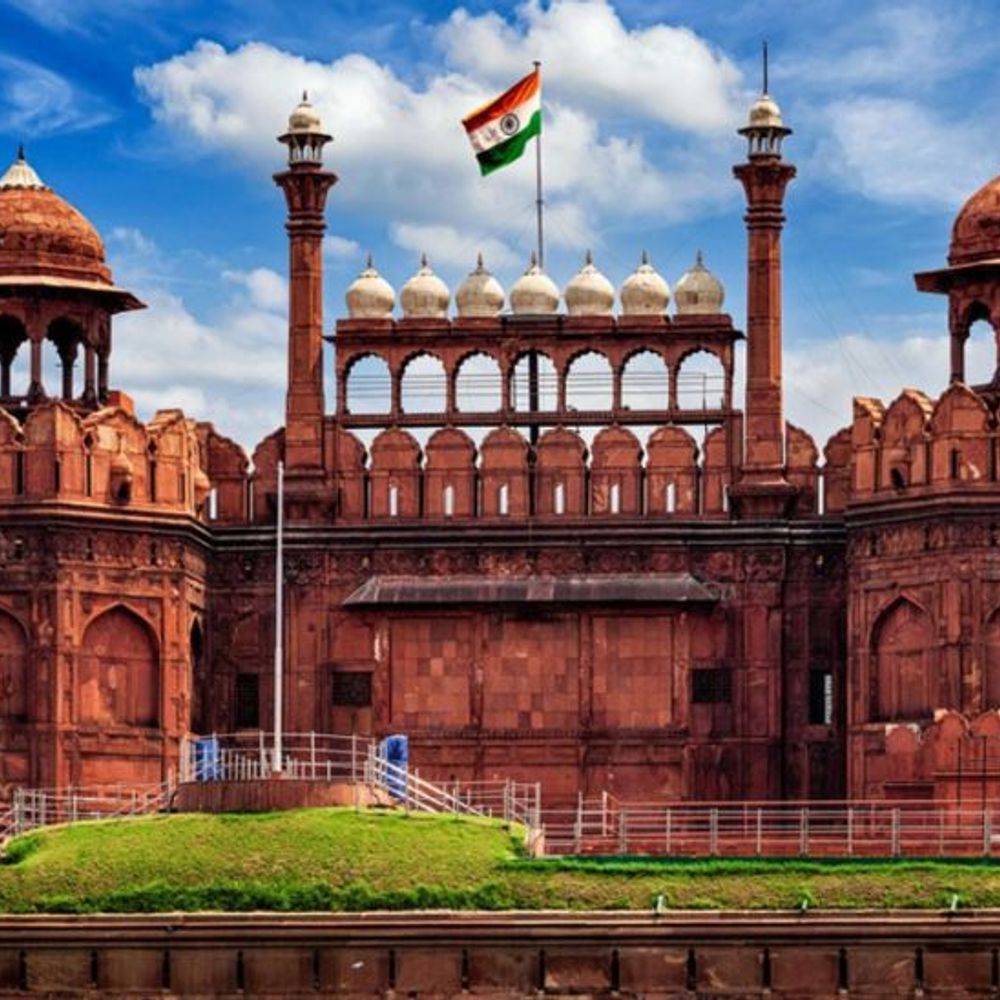 दिल्ली के लाल किला से ₹1 करोड़ का कलश चोरी:760gm सोने पर हीरे-पन्ने जड़े थे; जैन समारोह की घटना, लोकसभा स्पीकर भी आए थे