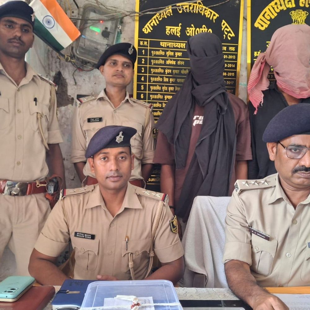 बिरयानी शॉप से हथियार के साथ दो बदमाश गिरफ्तार:आपराधिक घटना को अंजाम देने की साजिश रच रहे थे, पुलिस ने हथियार-कारतूस किया बरामद