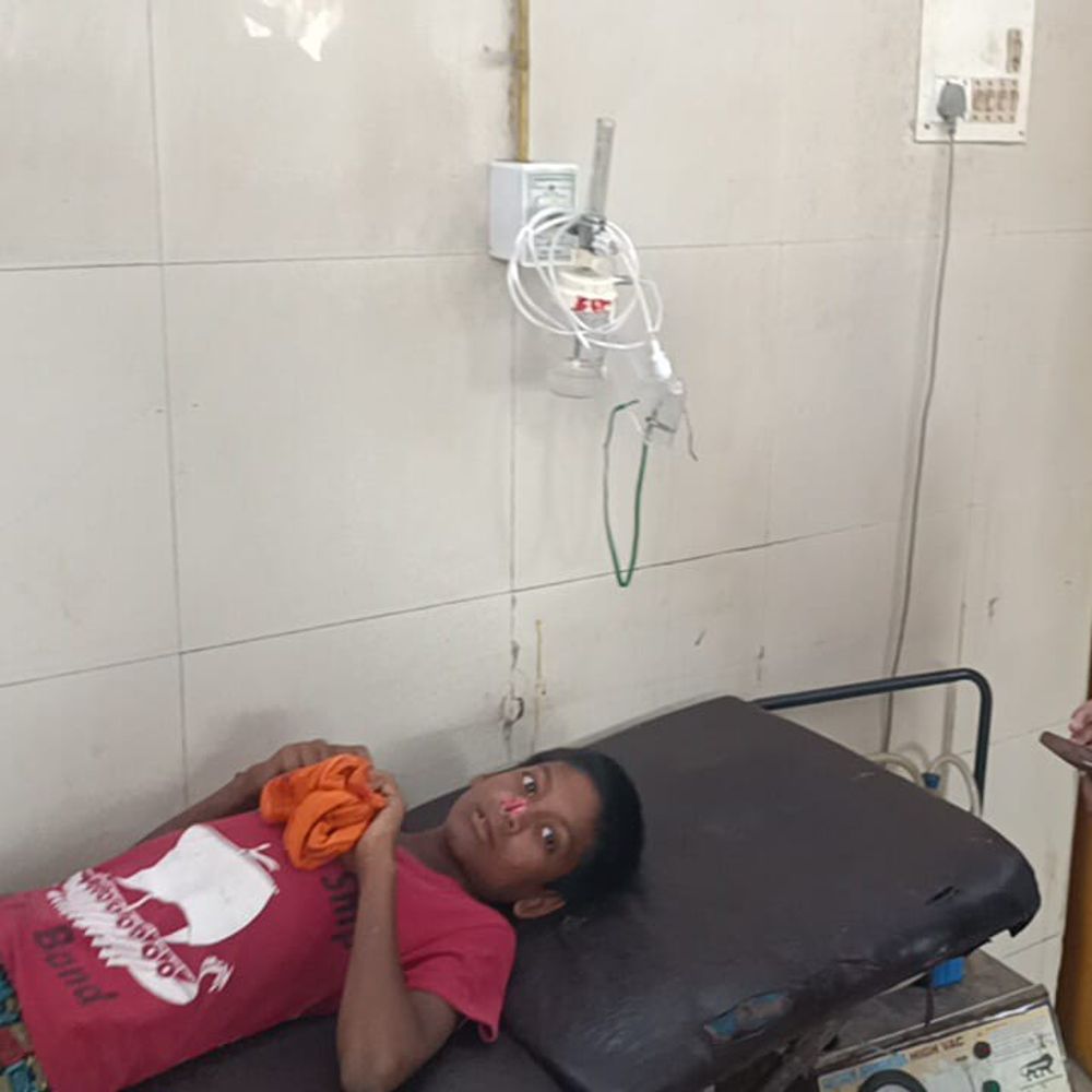 बहराइच में आवारा कुत्ते का बच्चे पर हमला:12 साल के बच्चे की नाक काटी, हालत गंभीर होने पर लखनऊ रेफर