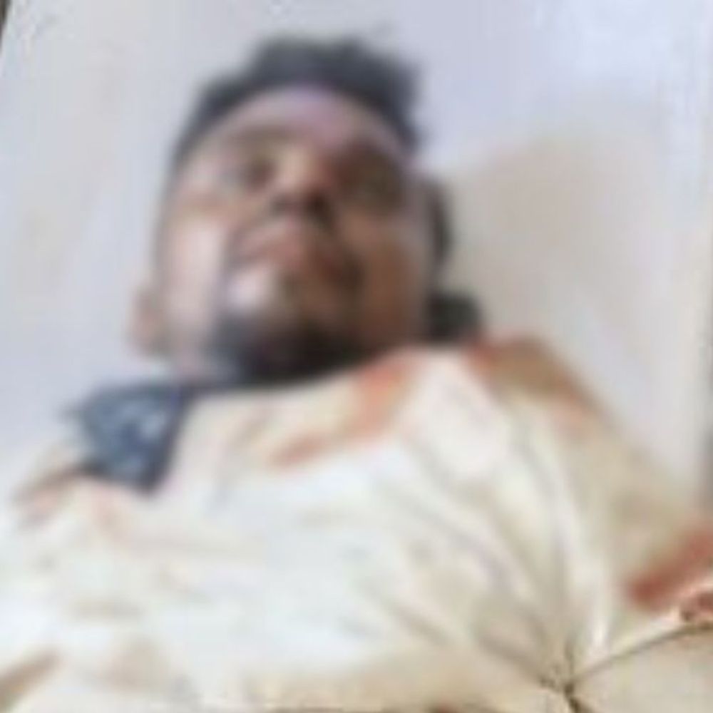 बांदा में सड़क हादसे में युवक की मौत:एंबुलेंस ने बाइक को मारी टक्कर, चालक मरीज को उतारकर फरार