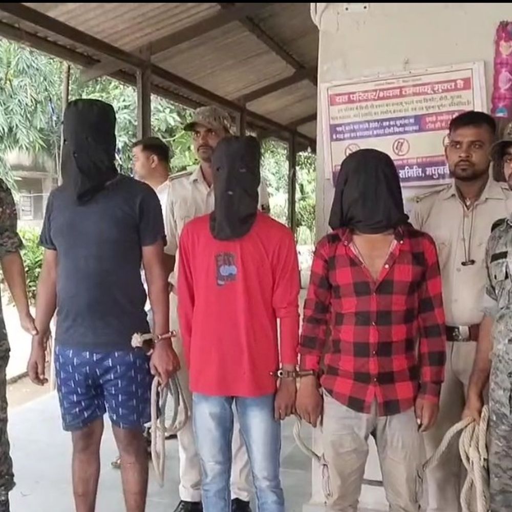 मधुबनी में तीन कुख्यात अपराधी गिरफ्तार:देसी पिस्तौल, कट्टा और जिंदा कारतूस बरामद, बड़ी वारदात को अंजाम देने की फिराक में थे