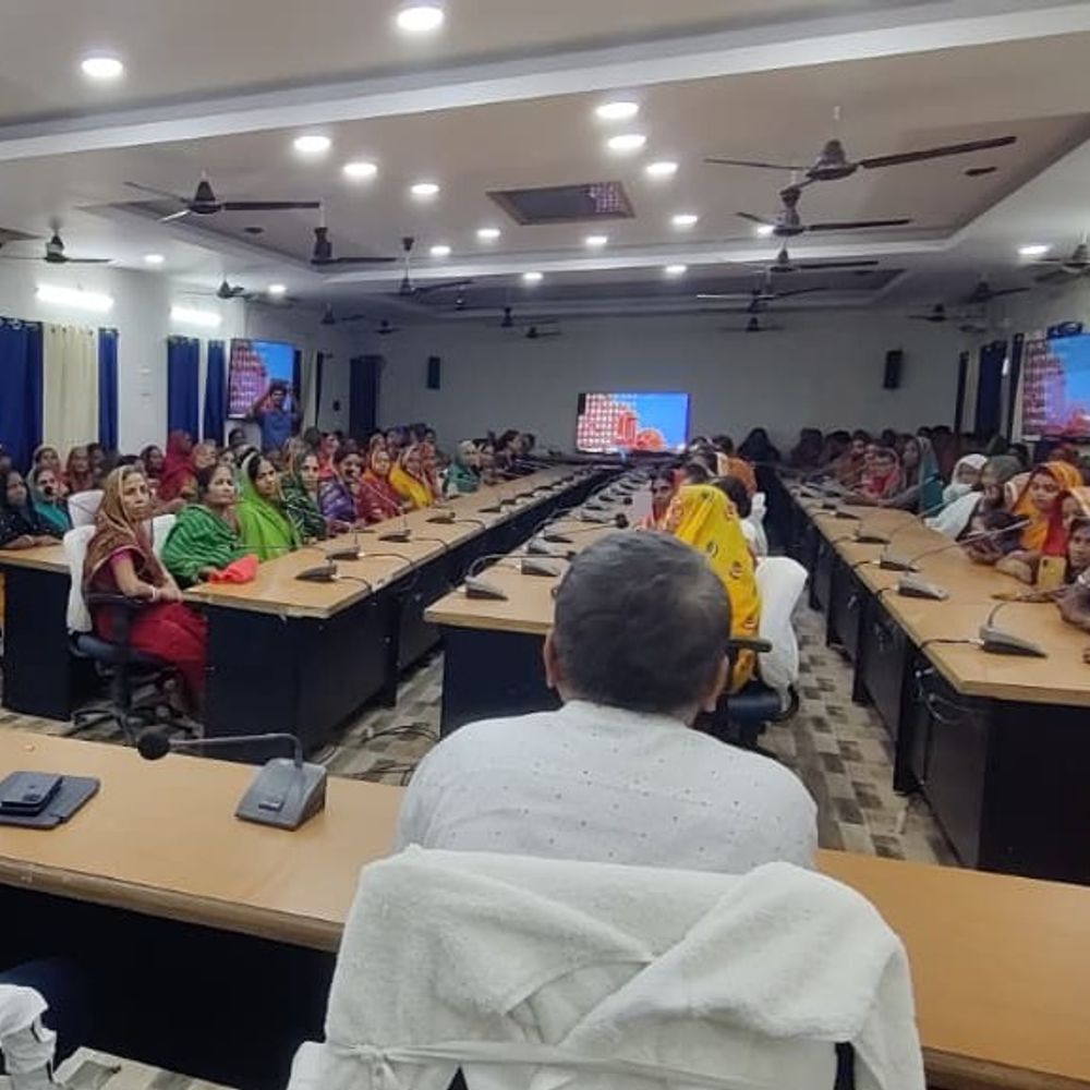 मधुबनी में महिला रोजगार योजना का शुभारंभ:250 वाहनों से चलाया गया जागरूकता अभियान, महिलाओं को मिलेगा स्वरोजगार का अवसर