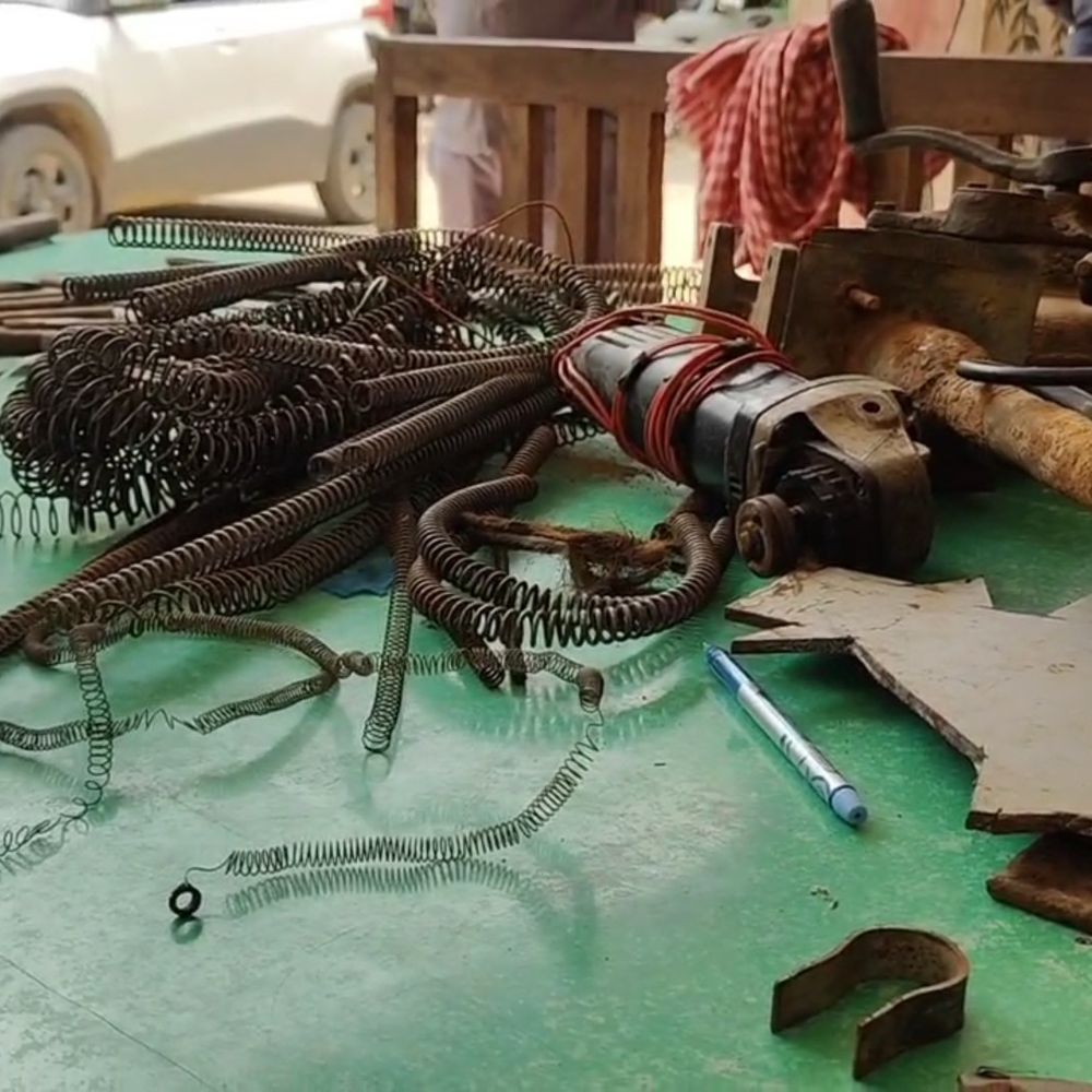 जमुई में अवैध गन फैक्ट्री का खुलासा, दो तस्कर गिरफ्तार:अर्धनिर्मित पिस्टल और कारतूस बरामद, कई महीनों से चला रहे थे अवैध धंधा