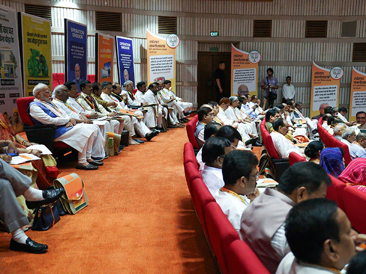 भाजपा सांसदों की वर्कशॉप में सबसे पीछे बैठे मोदी:बोले-ये साथियों से सीखने के लिए अहम; पार्टी ने GST स्लैब में बदलाव पर धन्यवाद दिया