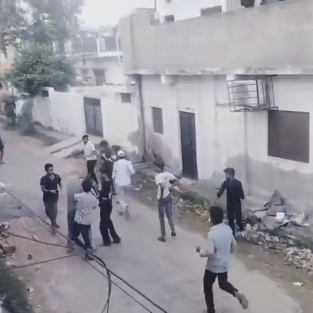 सीतापुर में कोचिंग सेंटर संचालक की पिटाई:रास्ते में छात्रों ने हमला किया, एक हिरासत में