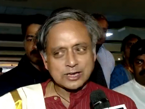 थरूर बोले- PM के नए लहजे का स्वागत:ट्रम्प के रिश्ते रीसेट करने की बात पर मोदी बोले थे- आपकी भावनाओं का सम्मान