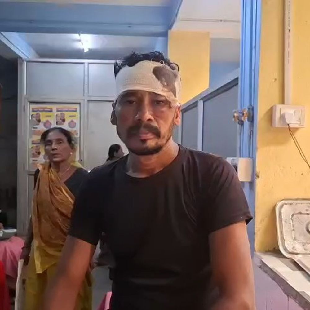 महनार में दबंगों ने शख्स को चाकू-हॉकी स्टिक से पीटा:अस्पताल में भर्ती; पीड़ित ने दी लिखित शिकायत