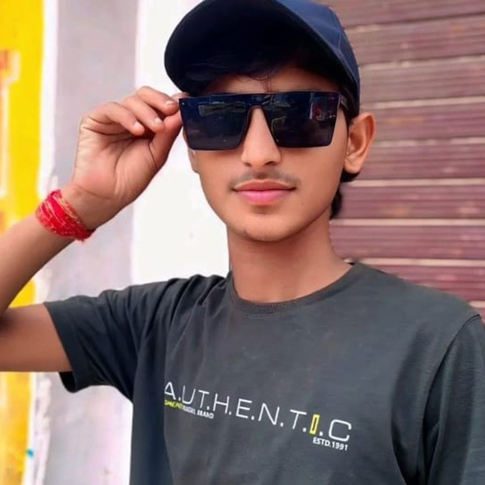 पटना में ट्रेन से कटकर दो युवकों की मौत:रेलवे ट्रैक पार करते समय चपेट में आए, परिजन बोले-4 दिन पहले सामान खरीदारी के लिए गए थे