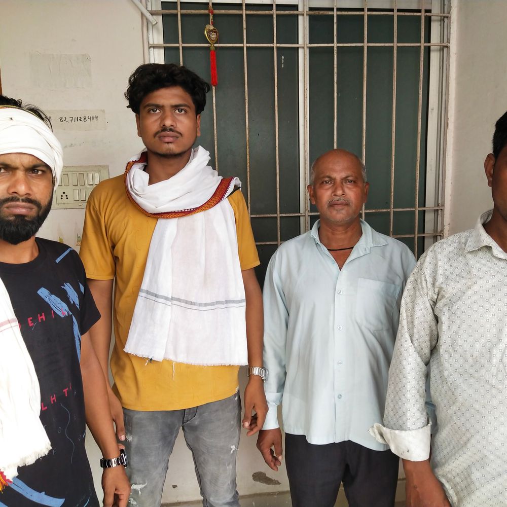समस्तीपुर में विवाहिता की फंदे से लटकी मिली लाश:मायके वालों का आरोप, 1 लाख रुपए नहीं देने पर गला दबाकर मार डाला