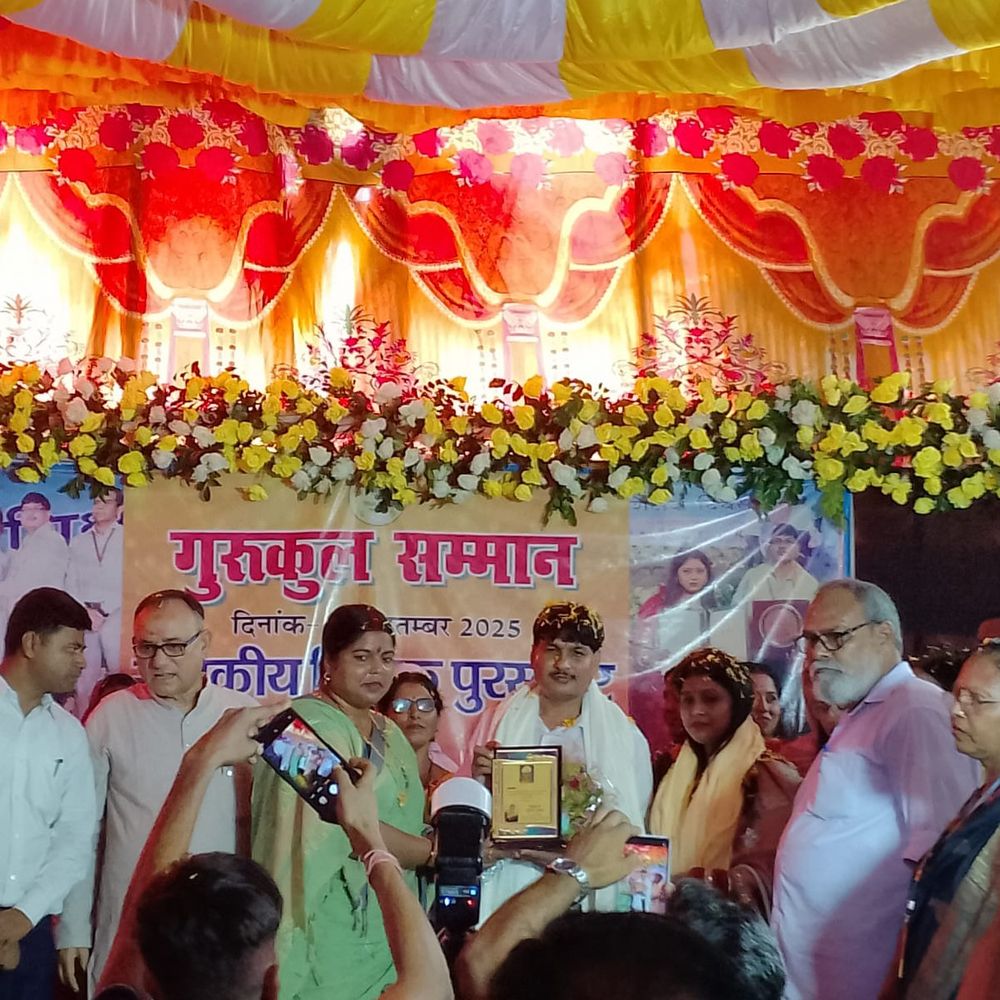 मंझेली ​​​​​​​में राजकीय पुरस्कार विजेता प्रधानाध्यापक का सम्मान:विधायक और उपमहापौर समेत कई लोगों ने सम्मानित किया