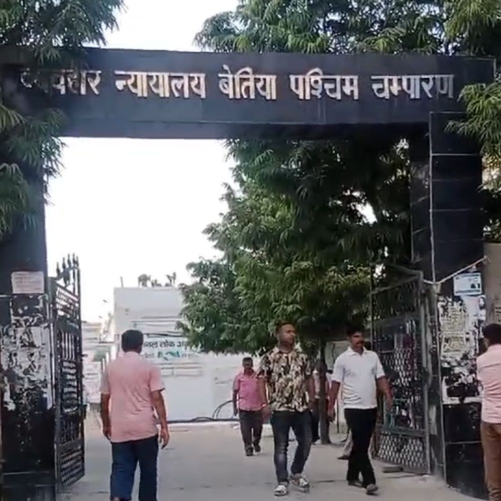नाबालिग से छेड़खानी के दोषी को 3 साल की जेल:बेतिया कोर्ट ने पोक्सो एक्ट के तहत सुनाया फैसला, 15 हजार का जुर्माना भी लगाया