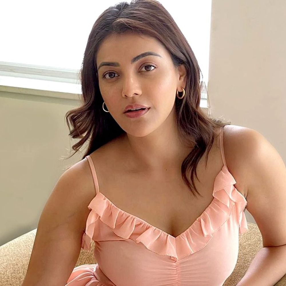 काजल अग्रवाल ने पढ़ी अपने ही निधन की खबर:सफाई देते हुए कहा- ये गलत है, मैं ठीक हूं; दावा था एक्सीडेंट में हुई मौत