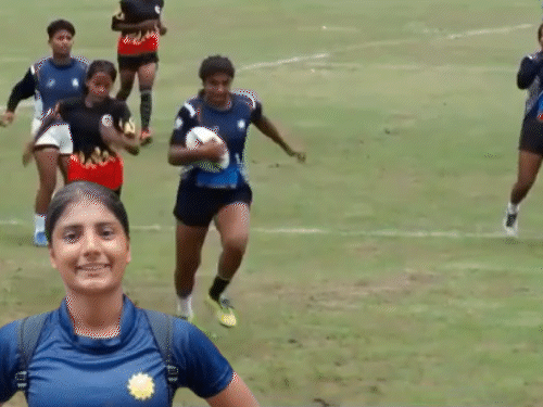 बकरियां बेचकर किट दिलाई, अब इंडियन टीम की प्लेयर बनी:लोग कहते हैं- बेटी छोटे कपड़ों में दौड़ रही है, कुछ कहते क्यों नहीं