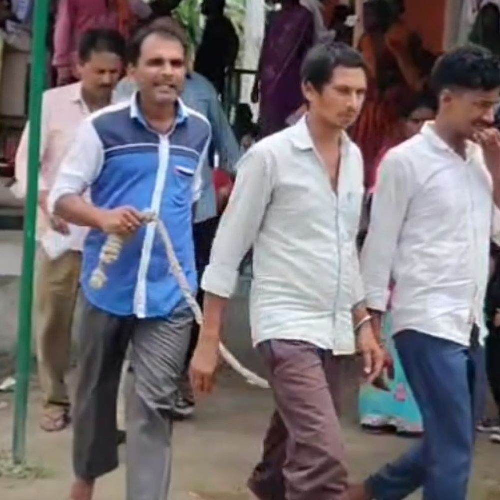 बेतिया पुलिस ने 24 घंटे में 64 आरोपी पकड़े:116 लीटर शराब जब्त और वारंटी गिरफ्तार, 1.28 लाख का जुर्माना वसूला
