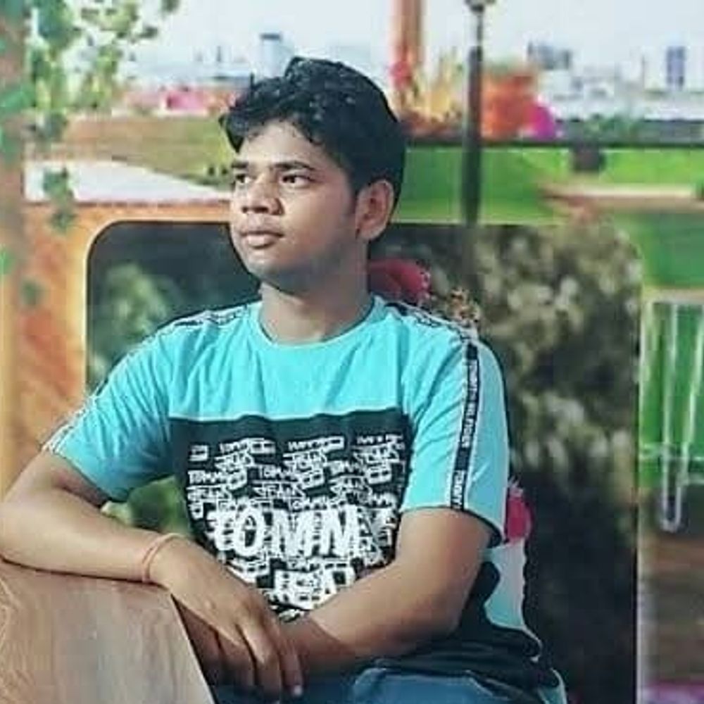 हाथरस के युवक की ट्रेन से कटकर मौत:दाऊद खां रेलवे स्टेशन के पास हादसा, परिवार में मचा कोहराम