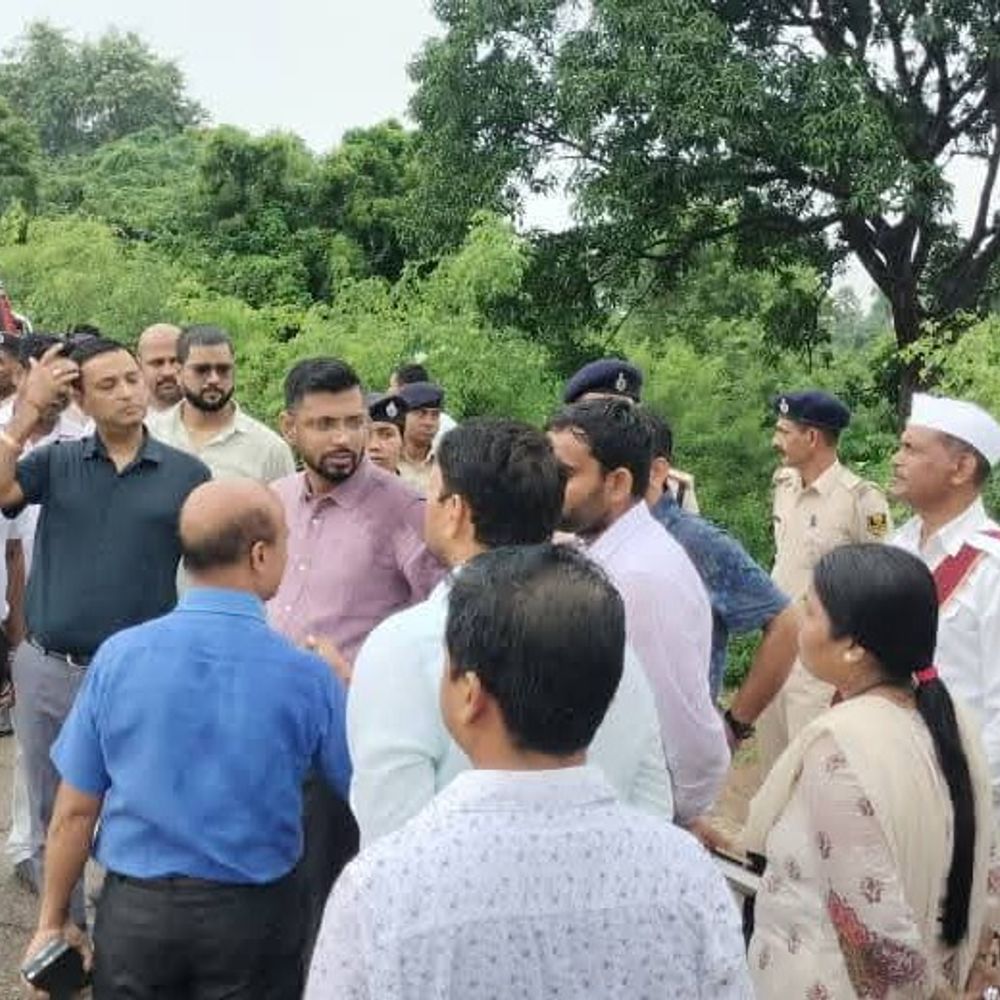 DM ने अरवल में विकास कार्यों को देखा, कहा-:योजनाओं का लाभ पारदर्शी तरीके से लाभार्थियों तक पहुंचाने पर रहे जोर, करपी प्रखंड में योजनाओं की प्रगति देखी