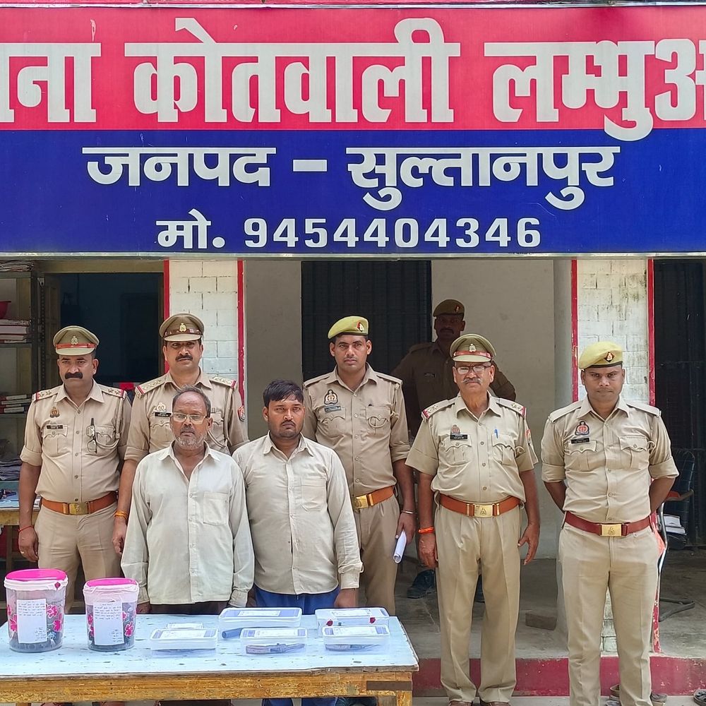 बाप-बेटे चलाते थे अवैध असलहे की फैक्ट्री:2 से 4 हजार तक बेचते थे असलहा, 5 बने और 6 अधबने तमंचे बरामद