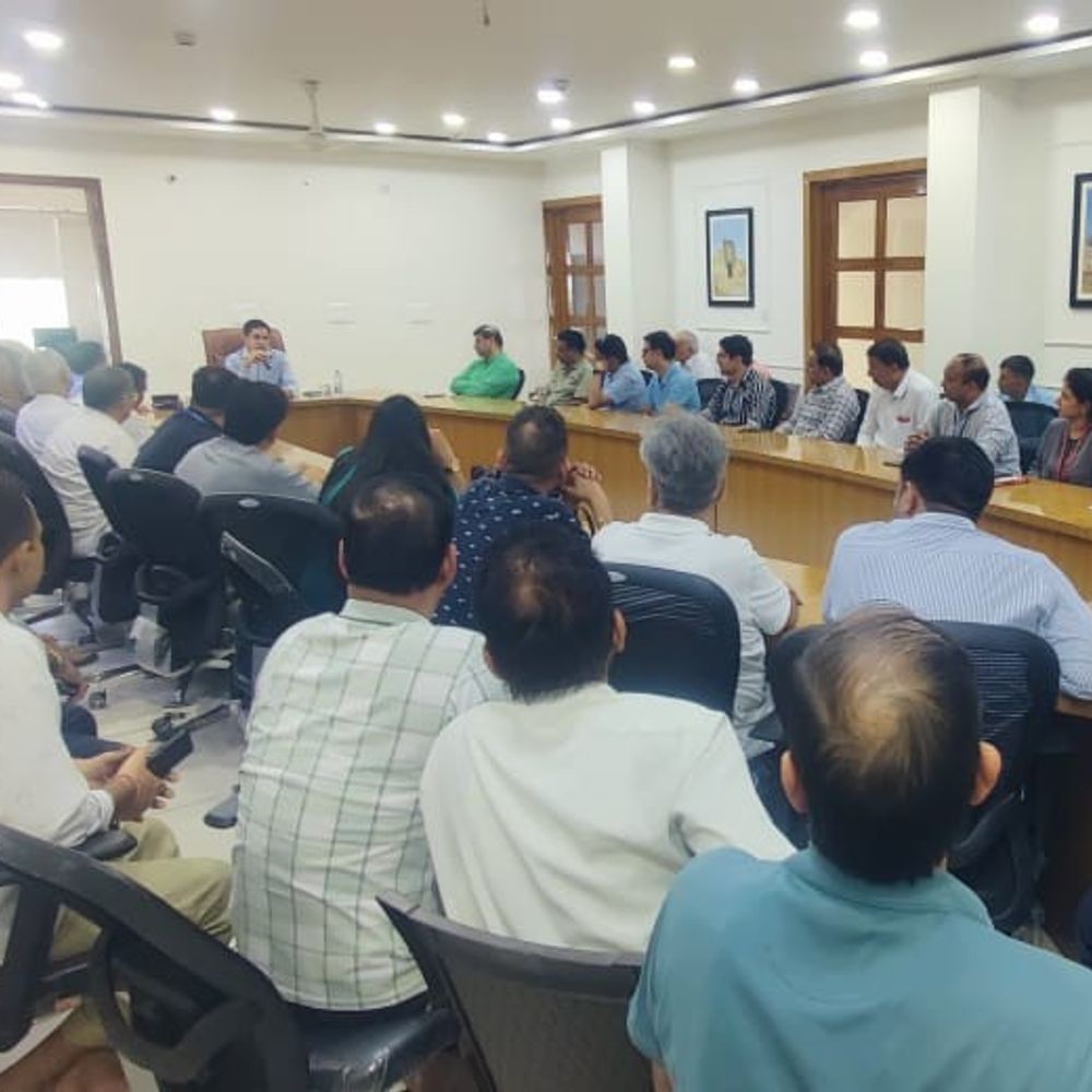 हांसी में सुरक्षा को लेकर पुलिस-व्यापारियों की बैठक:  नाइट विजन CCTV लगाने पर जोर, एटीएम पर गार्ड की तैनाती जरूरी – Hansi News