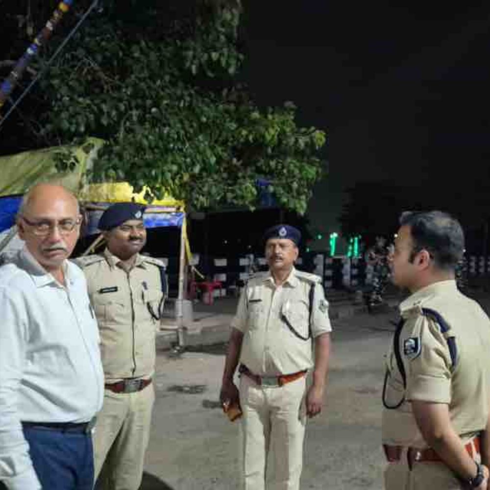 रक्सौल बॉर्डर पर SP ने किया इंस्पेक्शन:भारत-नेपाल सीमा पर सुरक्षा बढ़ी, नेपाल में सोशल मीडिया बैन से तनाव