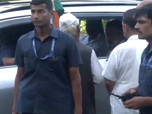 राहुल गांधी दिल्ली से रायबरेली के लिए रवाना:लोकसभा चुनाव के बाद 6वां दौरा, हनुमान मंदिर में दर्शन करेंगे