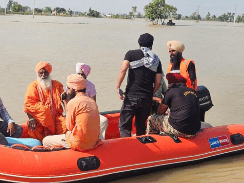 कपूरथला में 30 दिन बाद लोग घरों में लौटे:  मंड क्षेत्र में पानी का स्तर घटा, ट्रैक्टरों से पहुंच रही राहत सामग्री – Kapurthala News