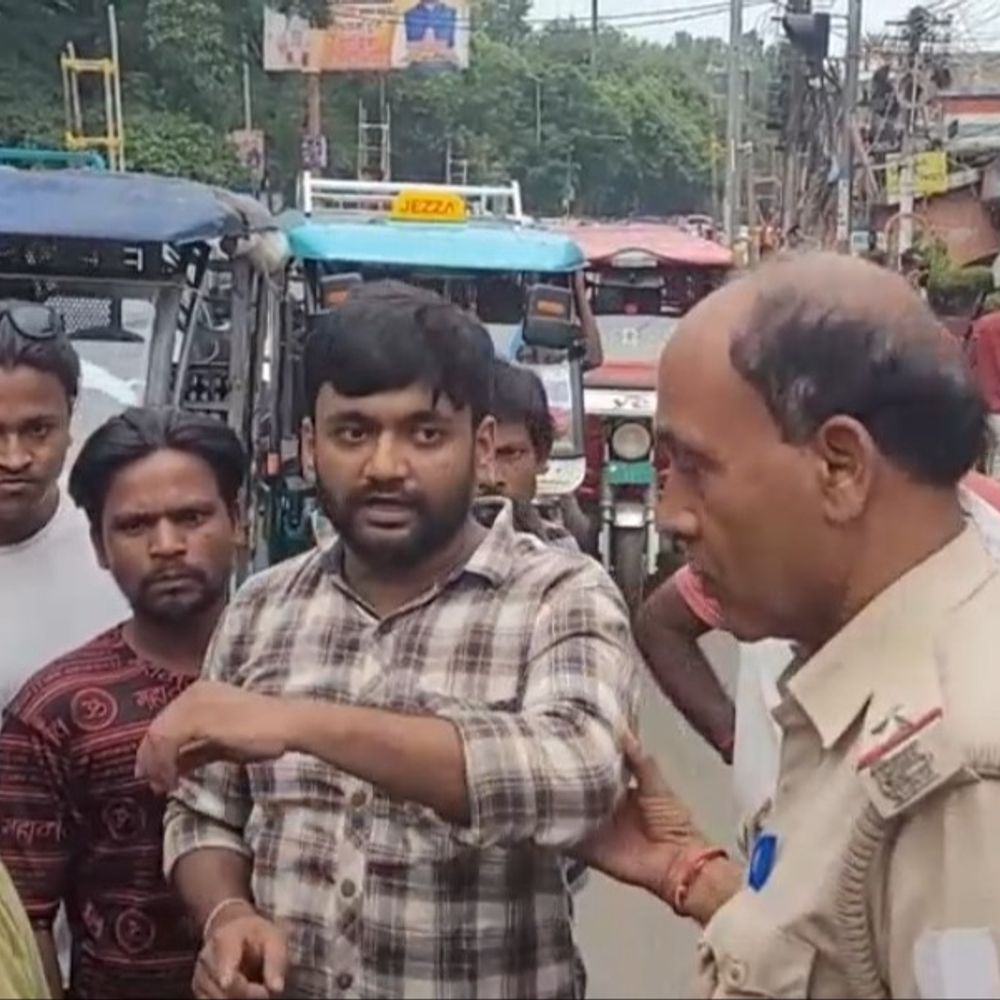 भागलपुर में बीच सड़क पर हाइवोल्टेज ड्रामा:बाइक सवार लड़की ने लड़के पर गंदा कमेंट करने का लगाया आरोप, पुलिस ने बीच बचाव किया