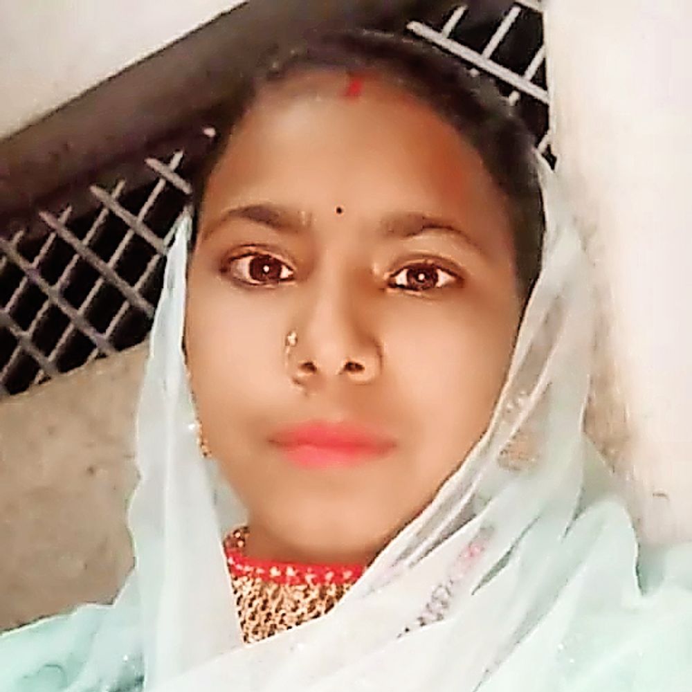 फंदे से लटका मिला महिला का शव, पति पर हत्या का आरोप