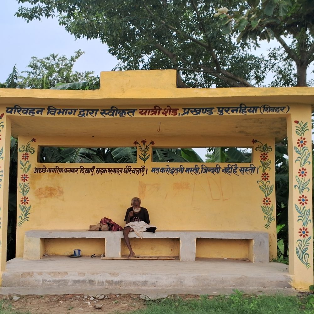 बैरगनिया-शिवहर मुख्य मार्ग बना यात्री शेड:  रोजाना 8-10 हजार लोगों को सुविधा – Sheohar News