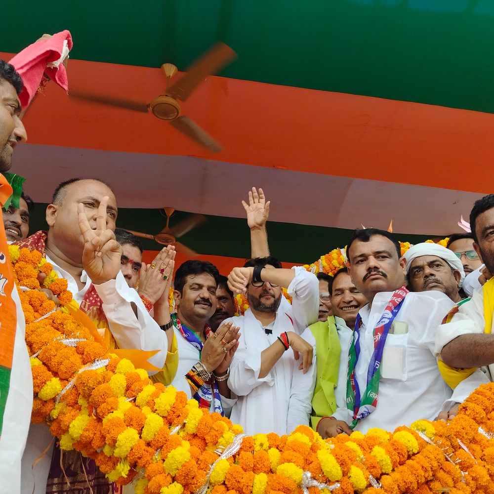 बक्सर के ब्रह्मपुर में NDA का कार्यकर्ता सम्मेलन:भाजपा नेता ऋतुराज सिन्हा ने स्थानीय विधायक पर विकास न करने का लगाया आरोप